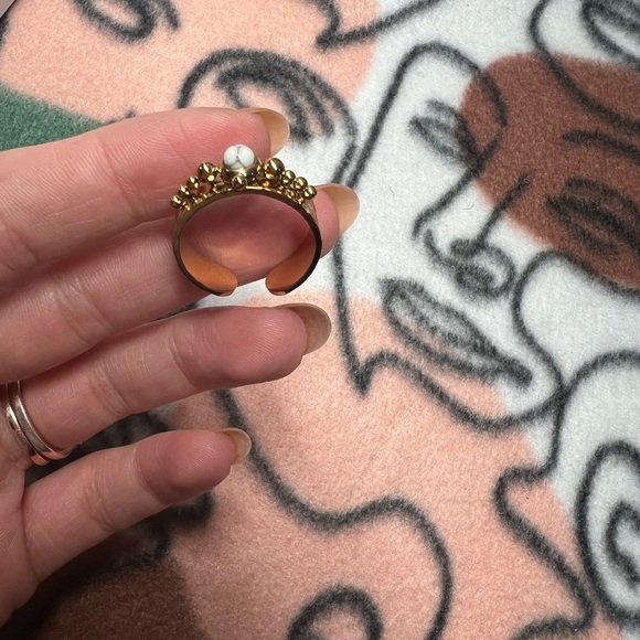 18k Gold Plated White Howlite Adjustable Ring - Picture 6 of 6